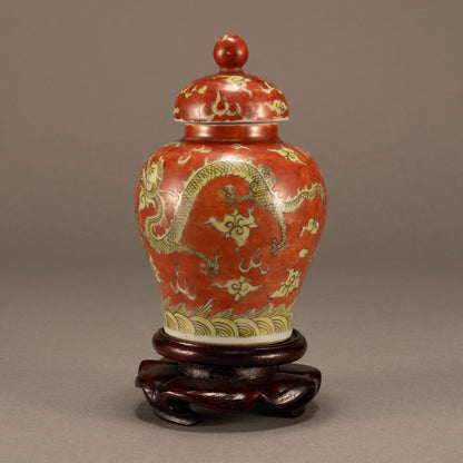 紅地雙龍戲珠蓋壺