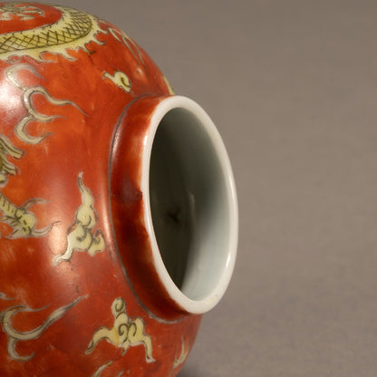 紅地雙龍戲珠蓋壺