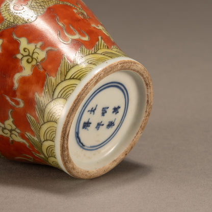 紅地雙龍戲珠蓋壺