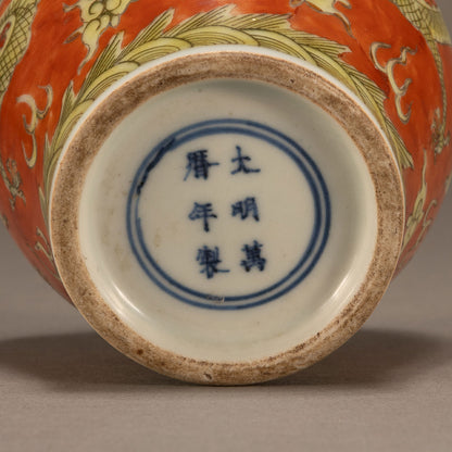 紅地雙龍戲珠蓋壺