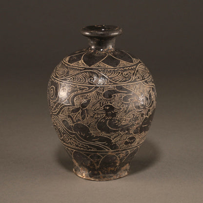 黑釉刻花鳥紋壺