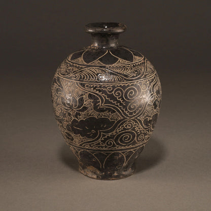 黑釉刻花鳥紋壺