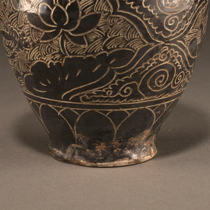 黑釉刻花鳥紋壺