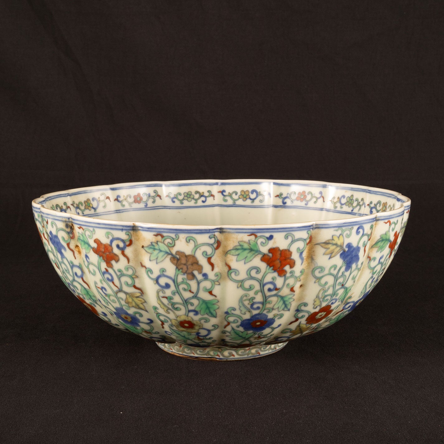 Large bowl with flower and grass motif