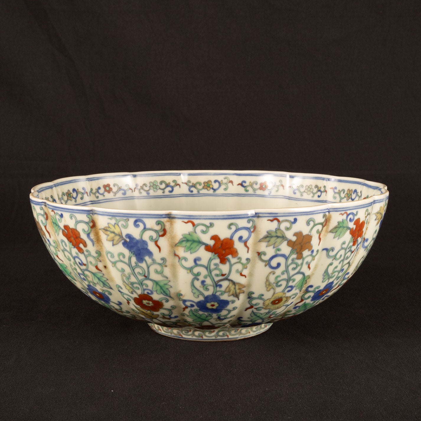 Large bowl with flower and grass motif