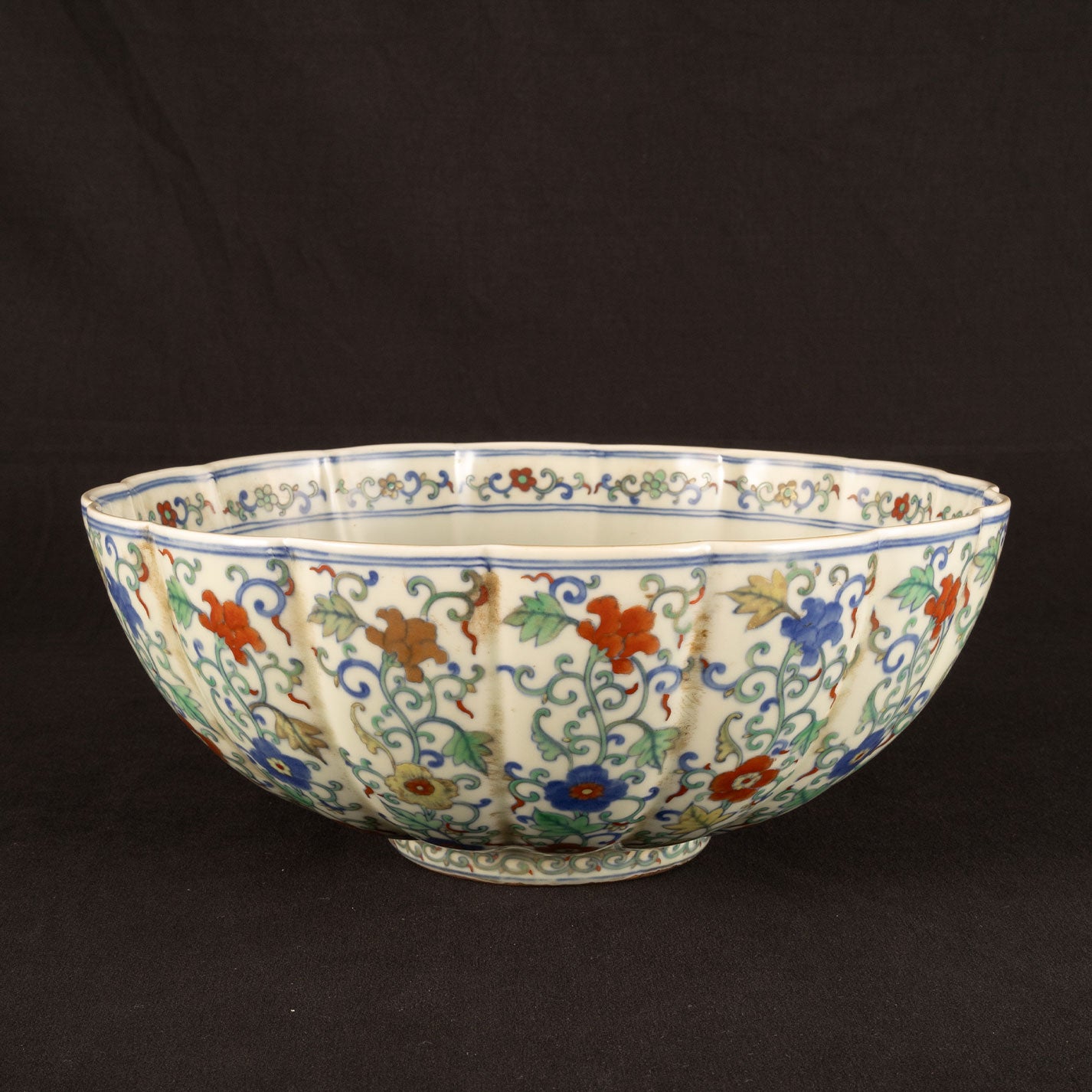 Large bowl with flower and grass motif