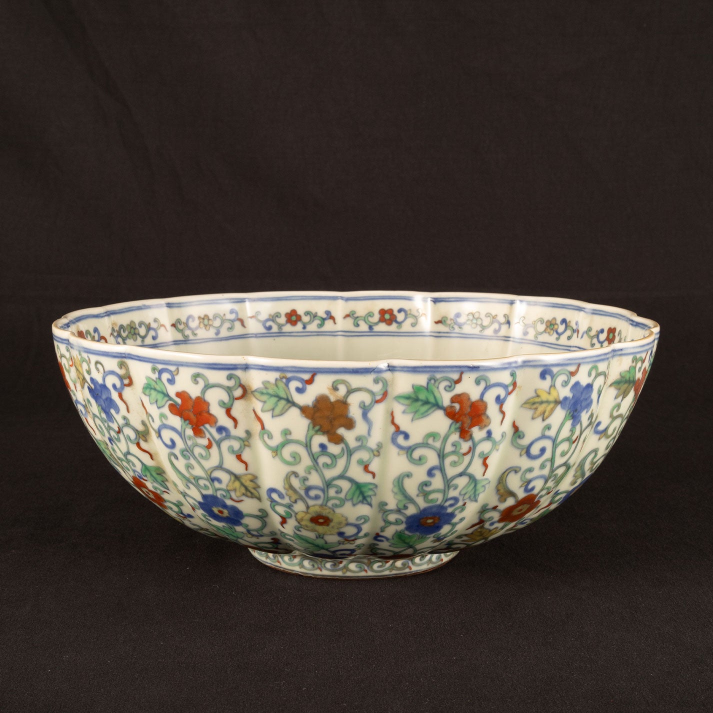 Large bowl with flower and grass motif