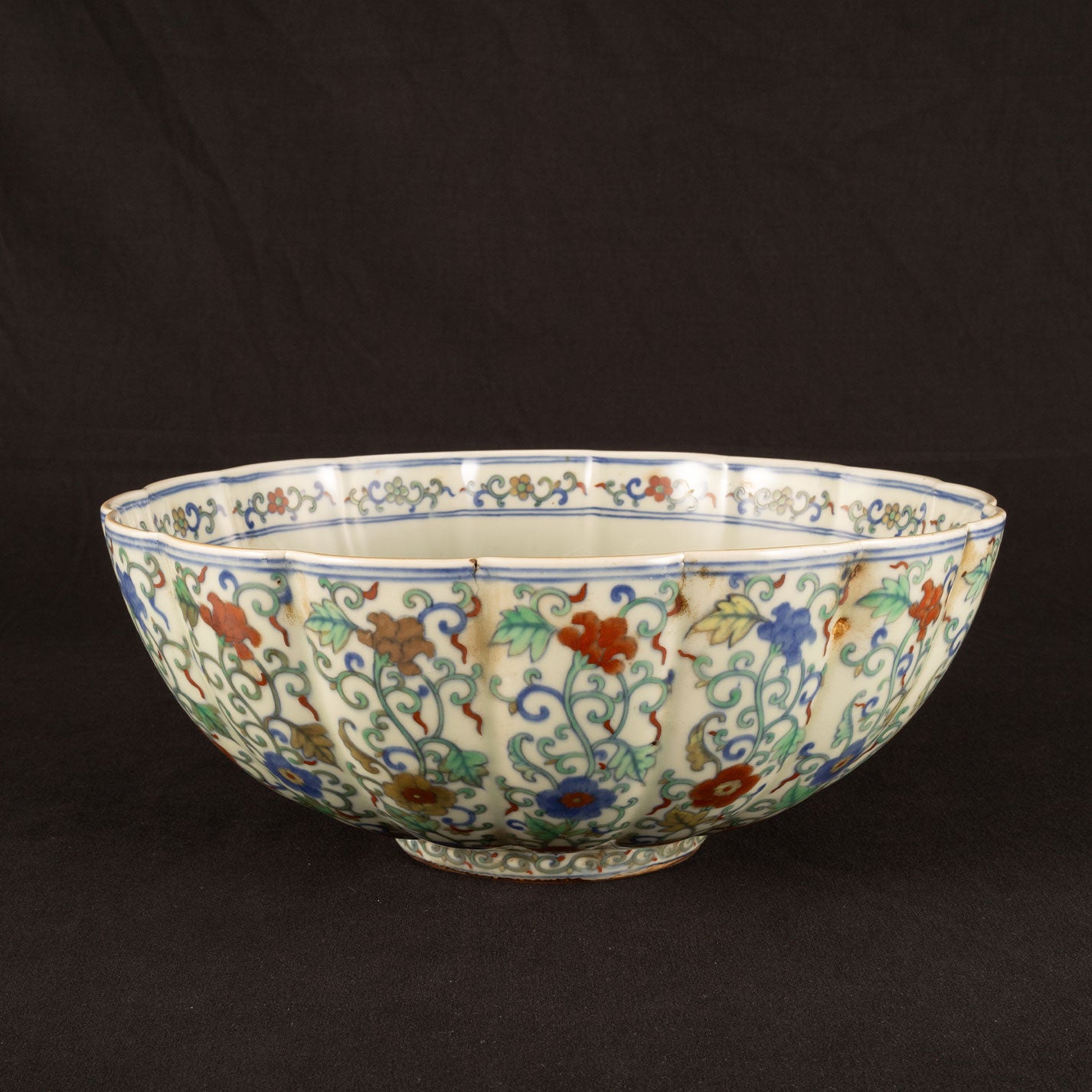 Large bowl with flower and grass motif