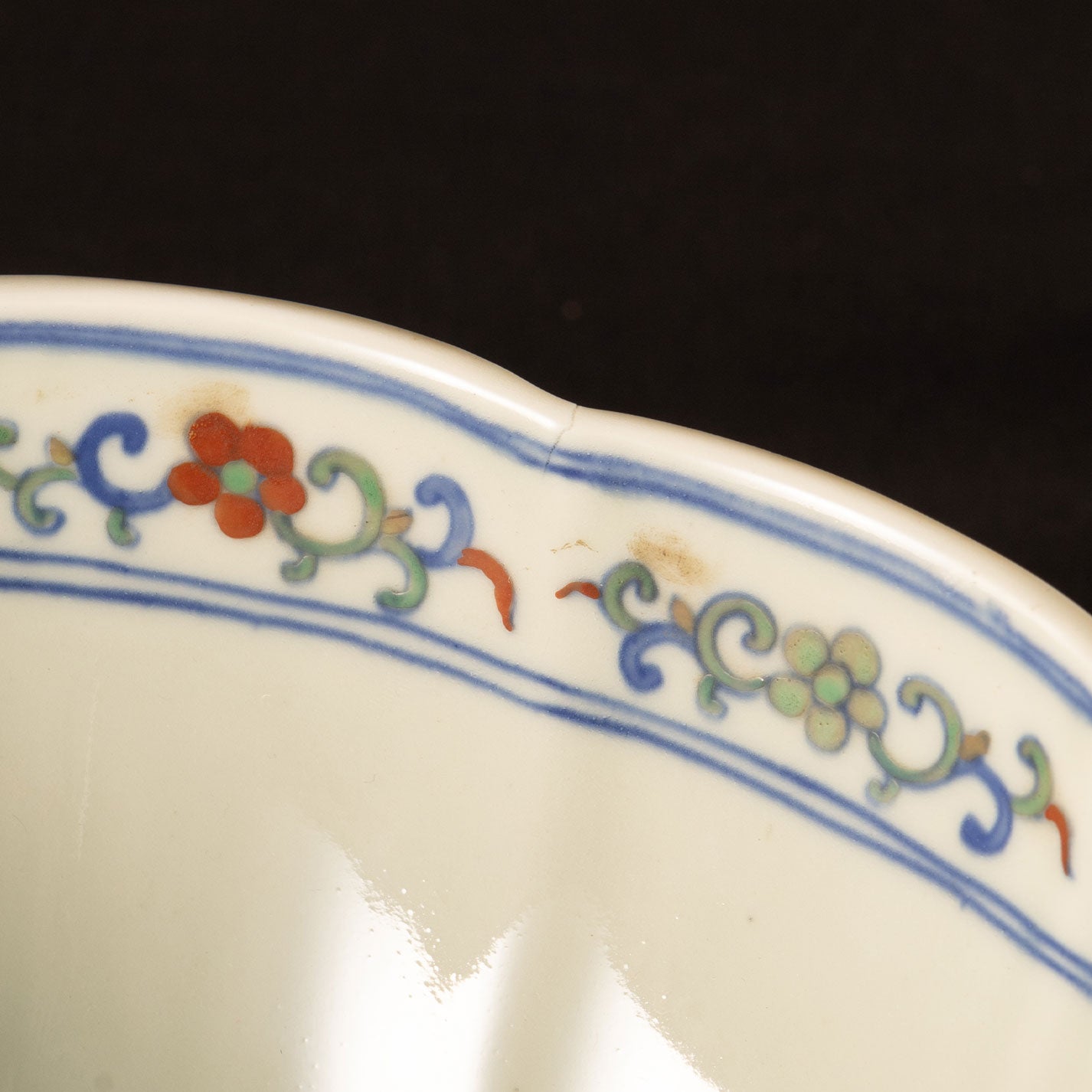 Large bowl with flower and grass motif