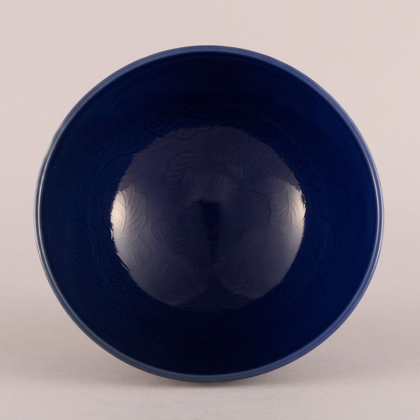 Blue glaze bowl with engraved floral motif