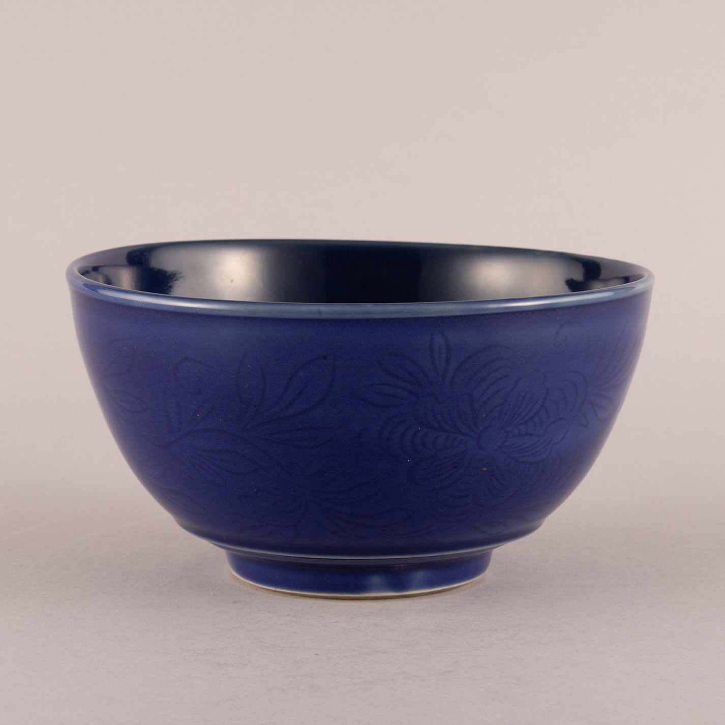 Blue glaze bowl with engraved floral motif