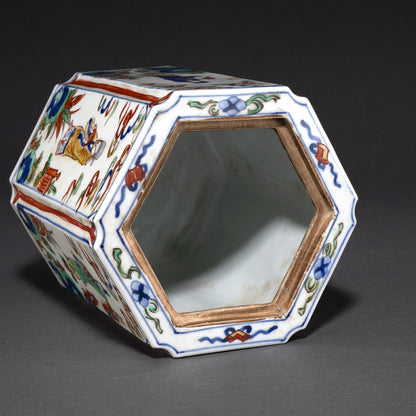 Famille Verte Hexagonal Cricket Jar with Figures [Z0443]
