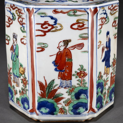 Famille Verte Hexagonal Cricket Jar with Figures [Z0443]