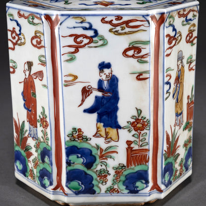Famille Verte Hexagonal Cricket Jar with Figures [Z0443]