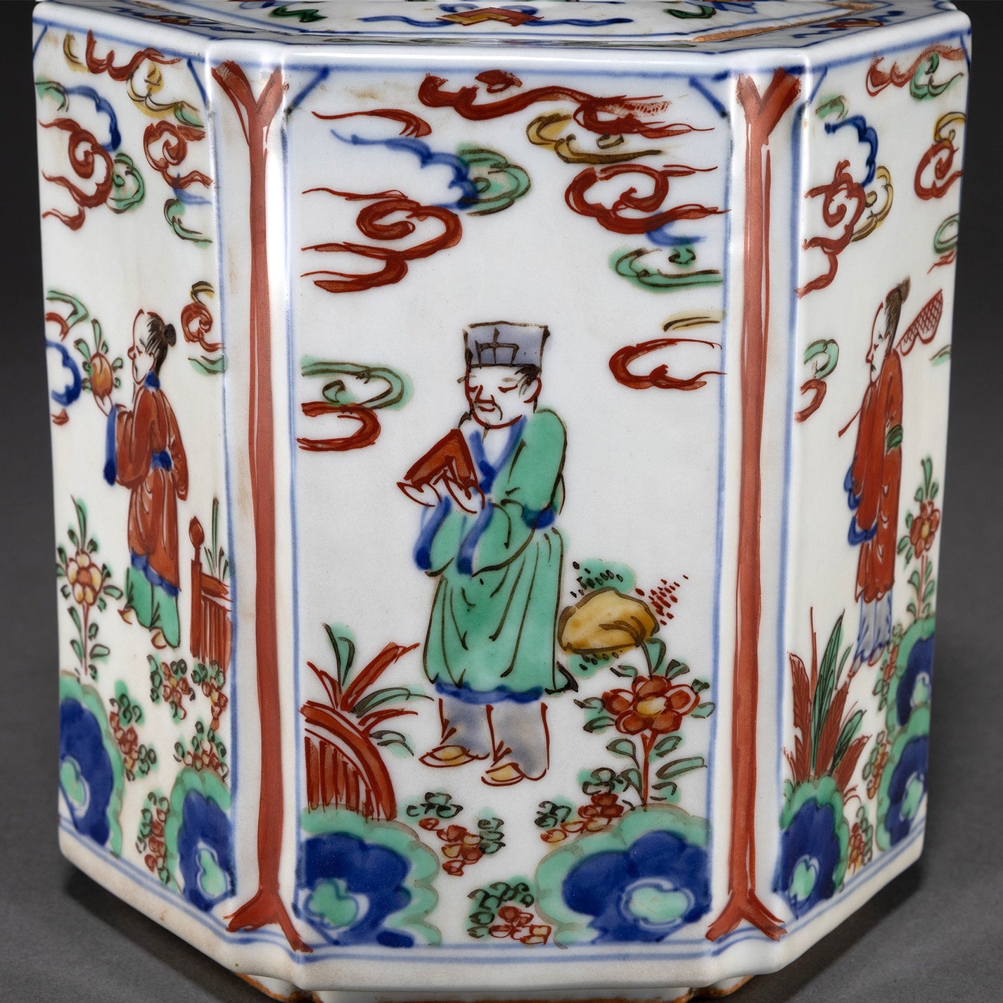 Famille Verte Hexagonal Cricket Jar with Figures [Z0443]