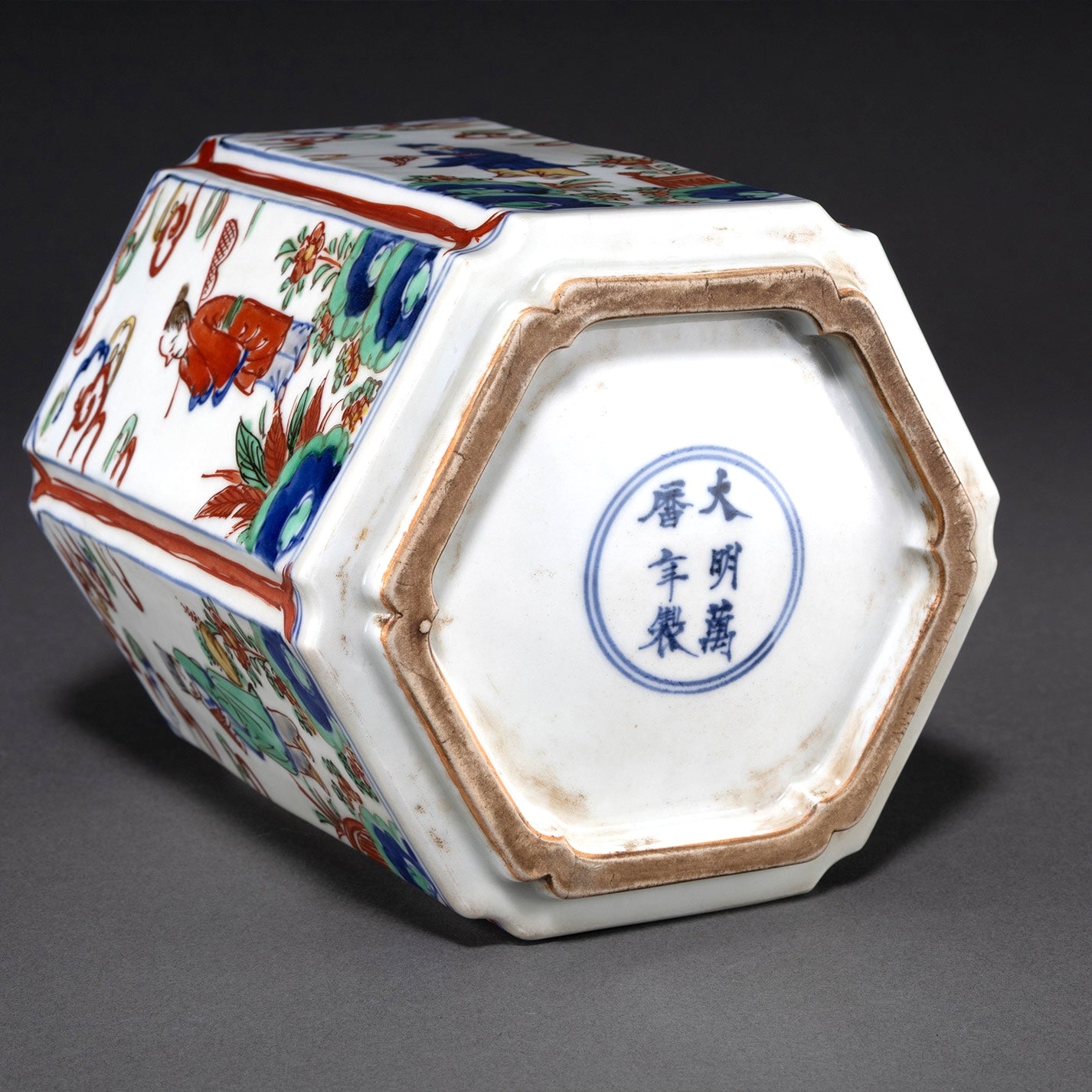 Famille Verte Hexagonal Cricket Jar with Figures [Z0443]