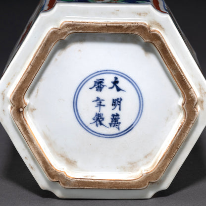 Famille Verte Hexagonal Cricket Jar with Figures [Z0443]