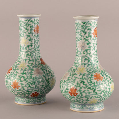 粉彩花卉紋瓶一對