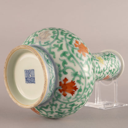 粉彩花卉紋瓶一對