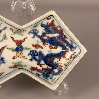 [Z0463] Wucai Covered Box, Diamond Shape, Decorated with Dragon and Phoenix