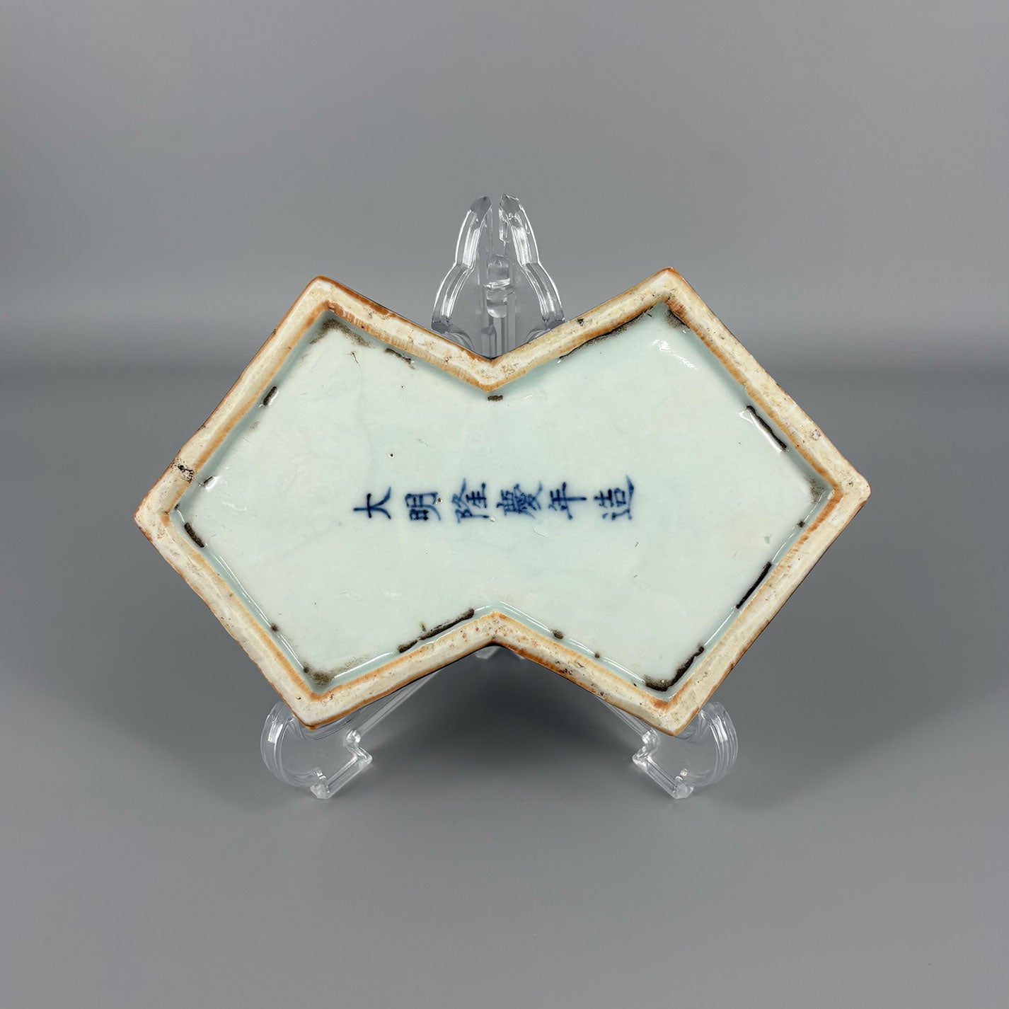 Five-colored dragon phoenix crest diamond-shaped lid box