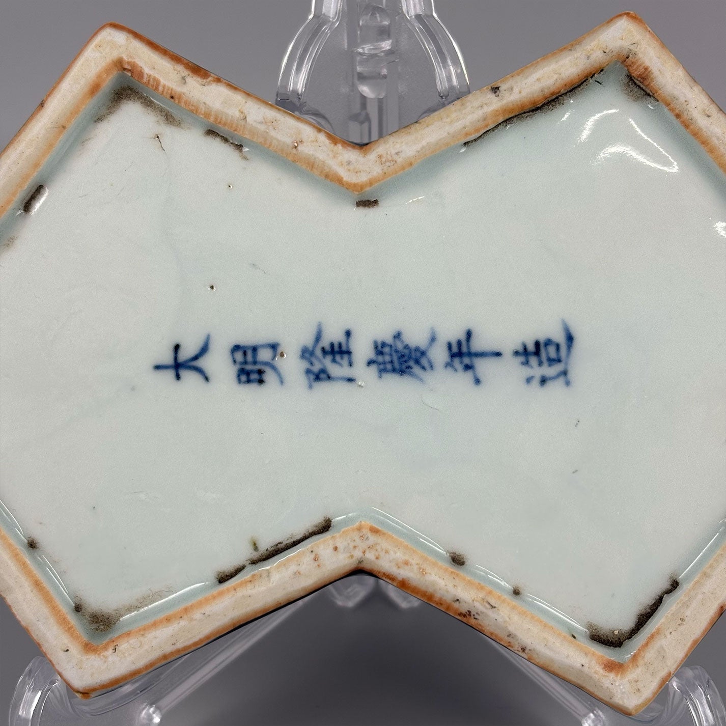 Five-colored dragon phoenix crest diamond-shaped lid box