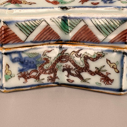[Z0463] Wucai Covered Box, Diamond Shape, Decorated with Dragon and Phoenix