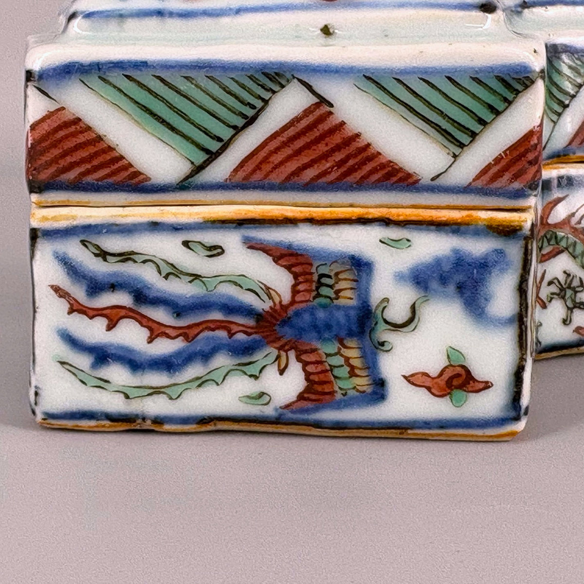 [Z0463] Wucai Covered Box, Diamond Shape, Decorated with Dragon and Phoenix
