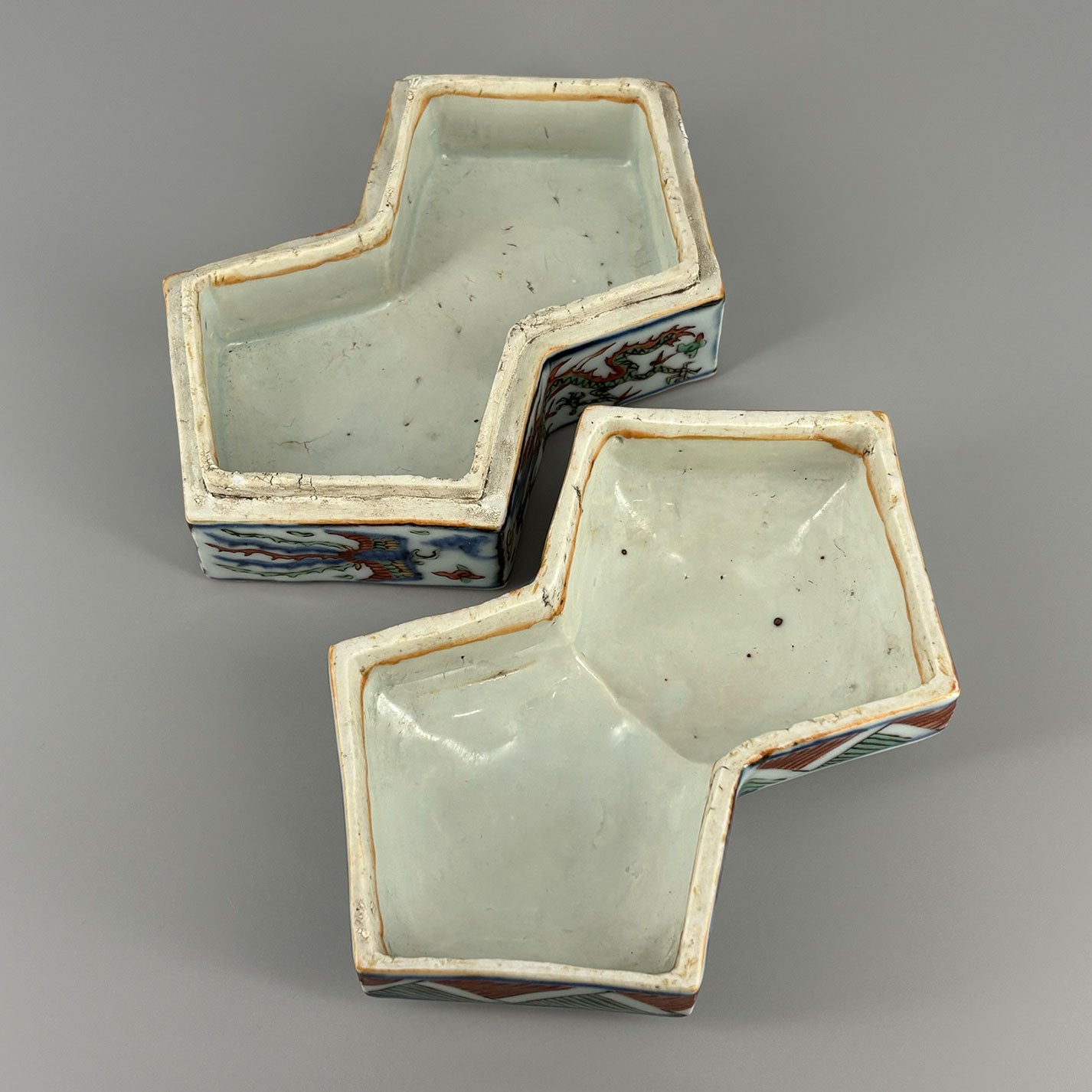 Five-colored dragon phoenix crest diamond-shaped lid box