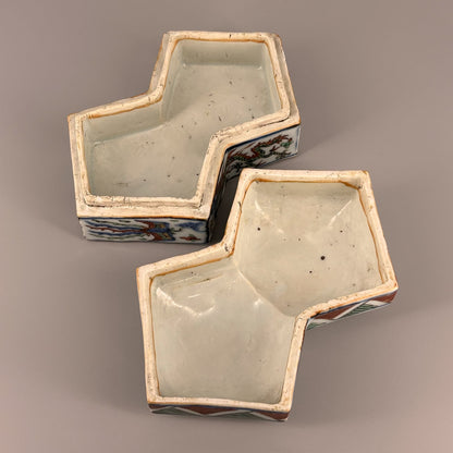 [Z0463] Wucai Covered Box, Diamond Shape, Decorated with Dragon and Phoenix