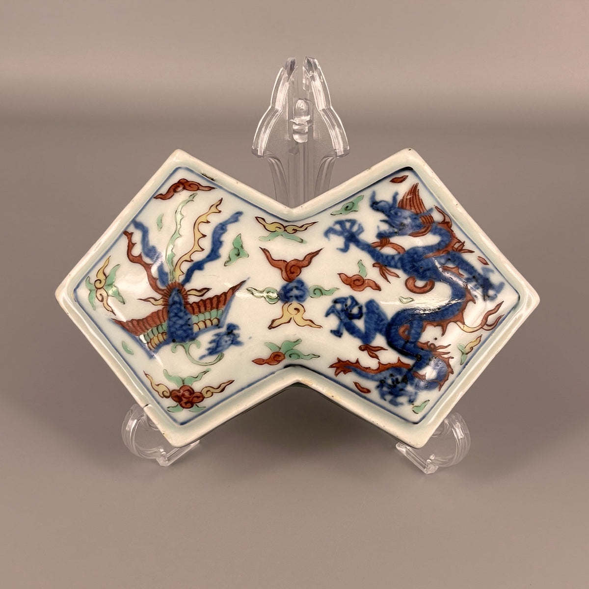[Z0463] Wucai Covered Box, Diamond Shape, Decorated with Dragon and Phoenix