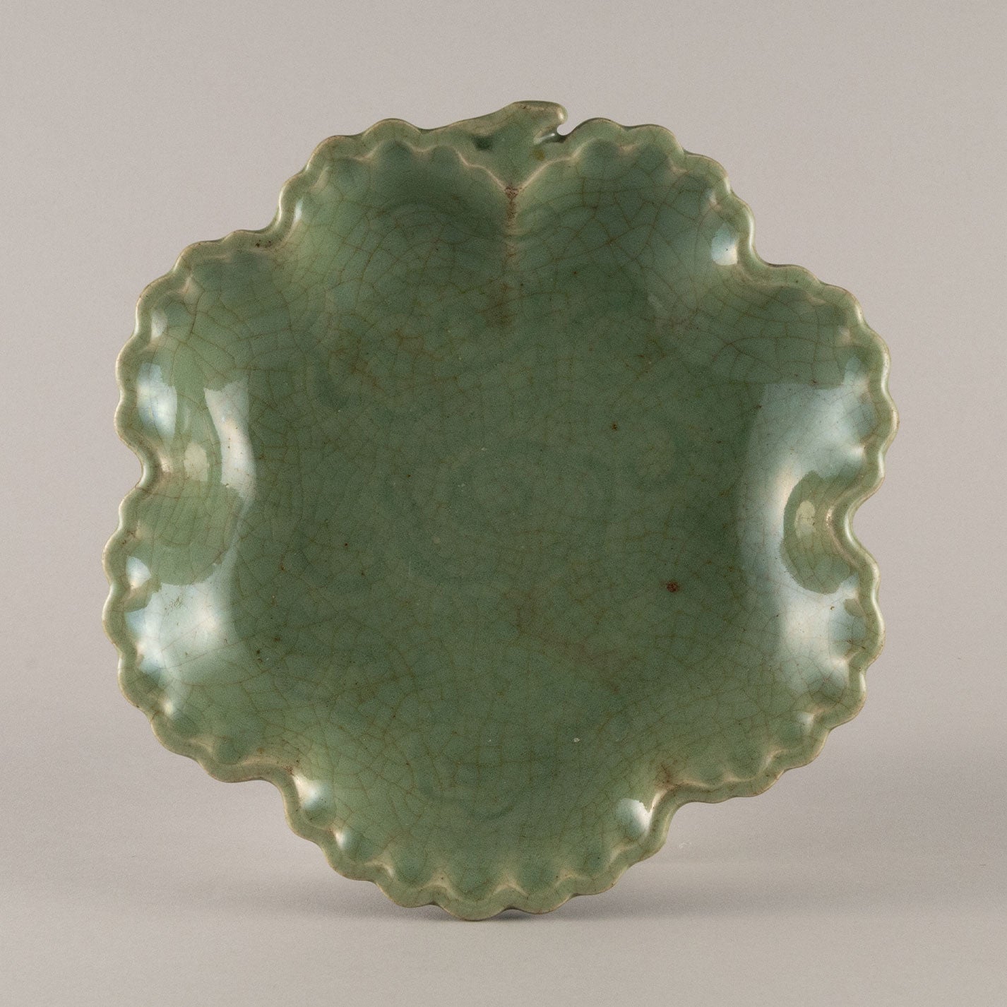 Longquan Celadon Leaf-Shaped Dish with Incised Floral Motifs [Z0467]