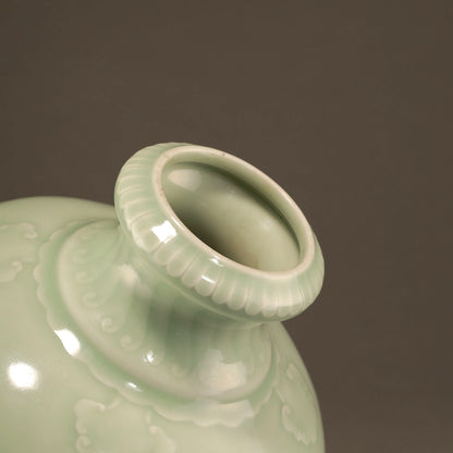 粉青釉印花龍紋尊