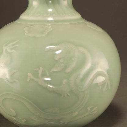 粉青釉印花龍紋尊