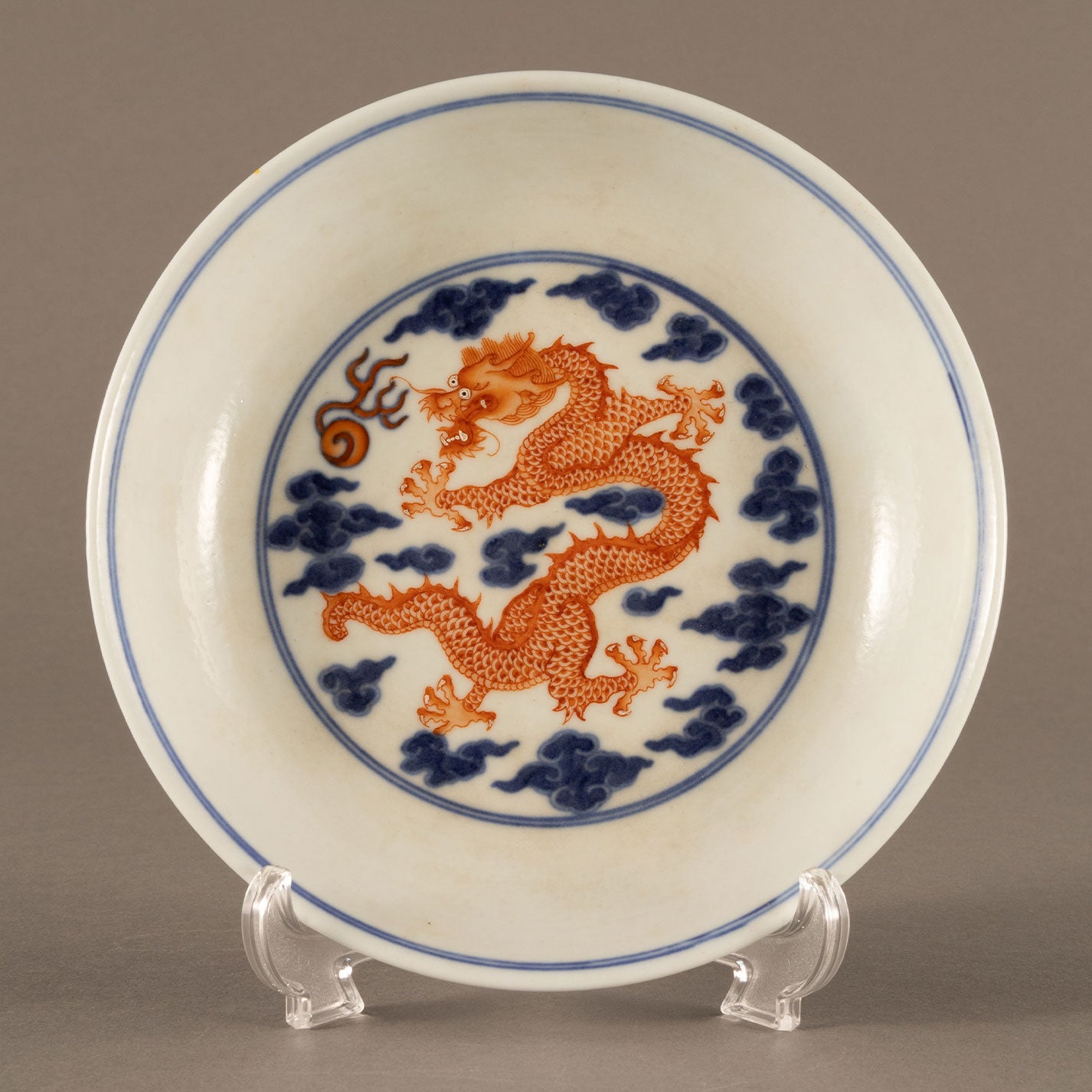 Blue and white sumi red dragon pattern plate