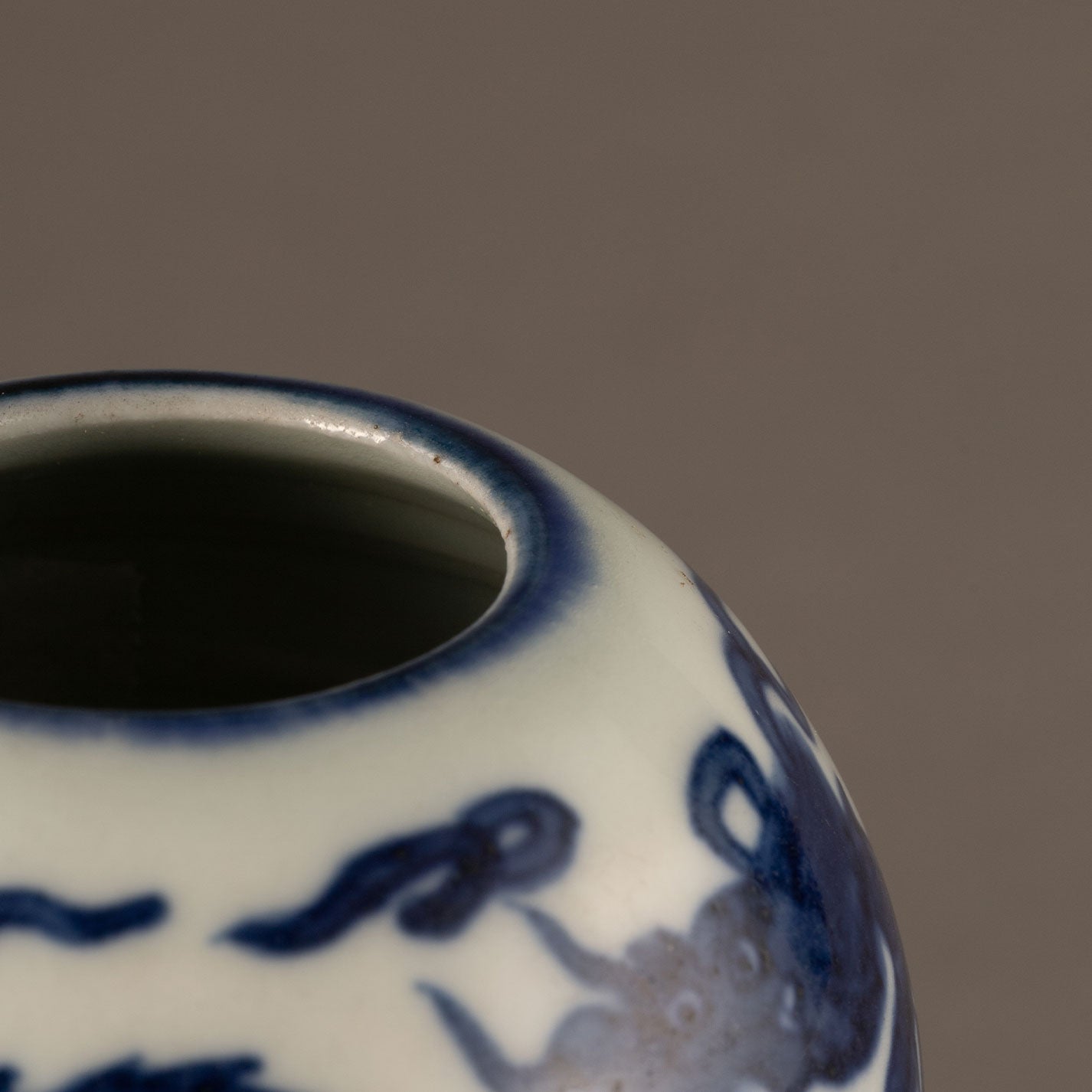 Blue and white cloud and dragon motif holly vase