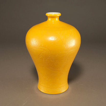 黄釉雲龍紋梅瓶