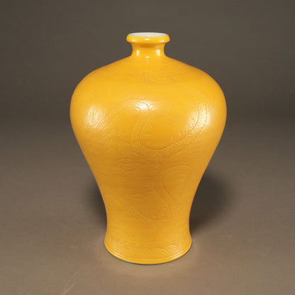 黄釉雲龍紋梅瓶