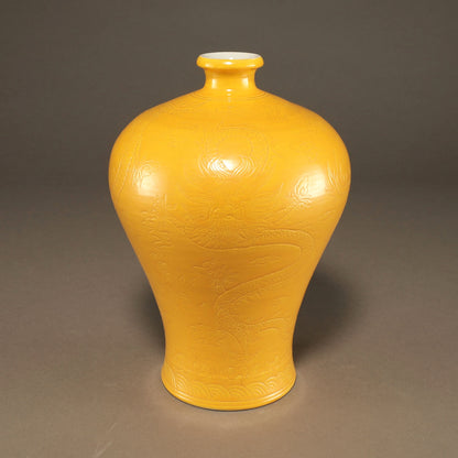 黄釉雲龍紋梅瓶