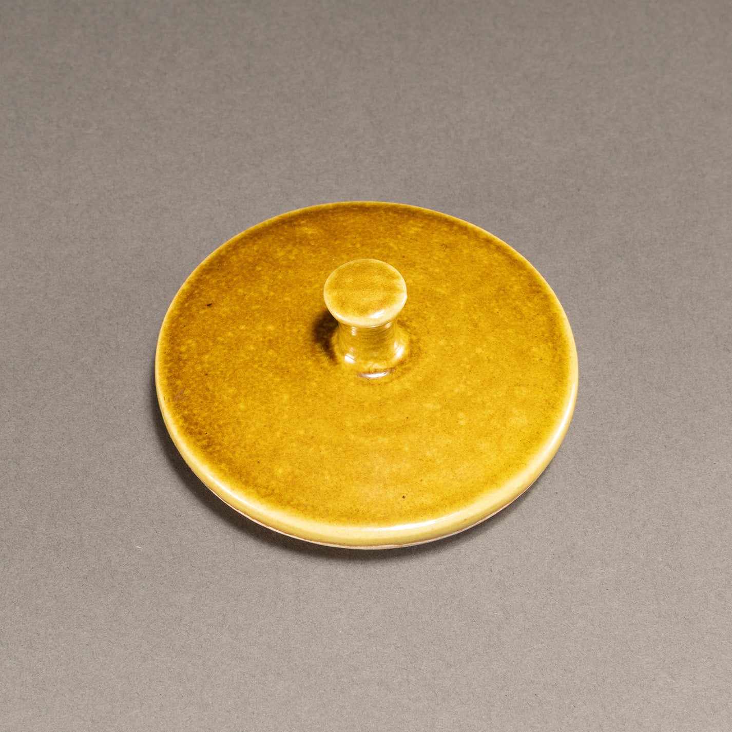 黄釉竹節形茶壺