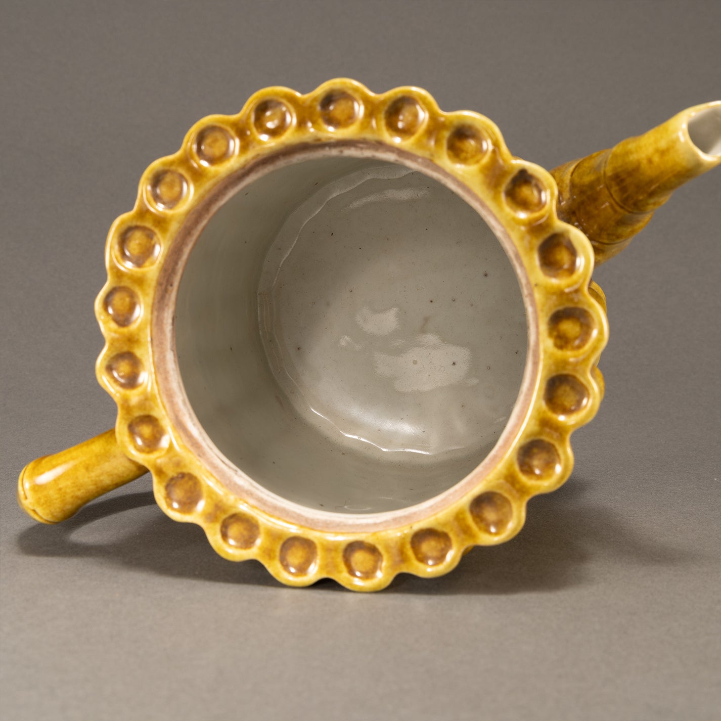 黄釉竹節形茶壺