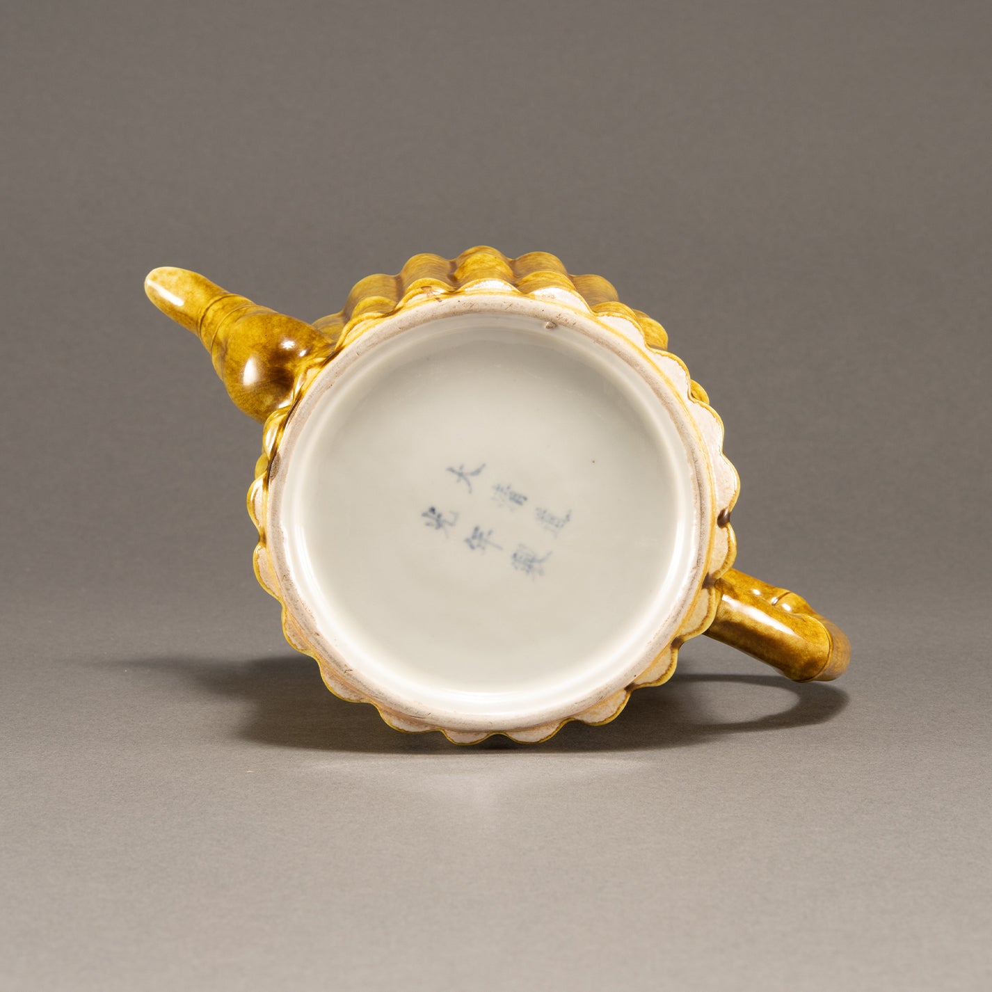 黄釉竹節形茶壺