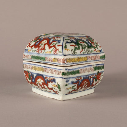 Wucai Diamond-Shaped Lidded Box with Dragon Motif