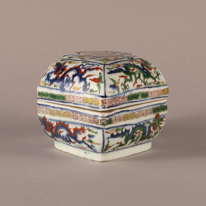 Wucai Diamond-Shaped Lidded Box with Dragon Motif