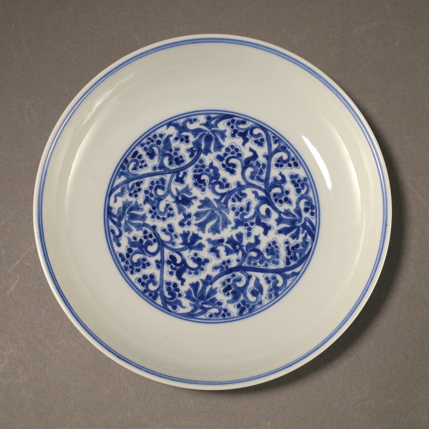 Blue and White Dish with Lotus Scroll Design [Z0553]
