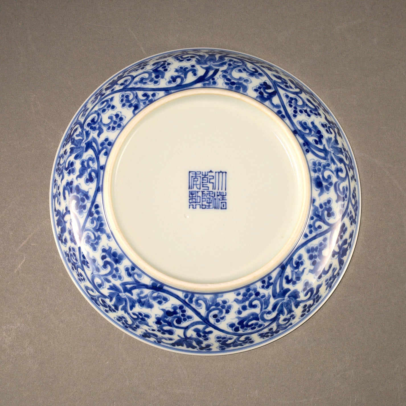 Blue and White Dish with Lotus Scroll Design [Z0553]