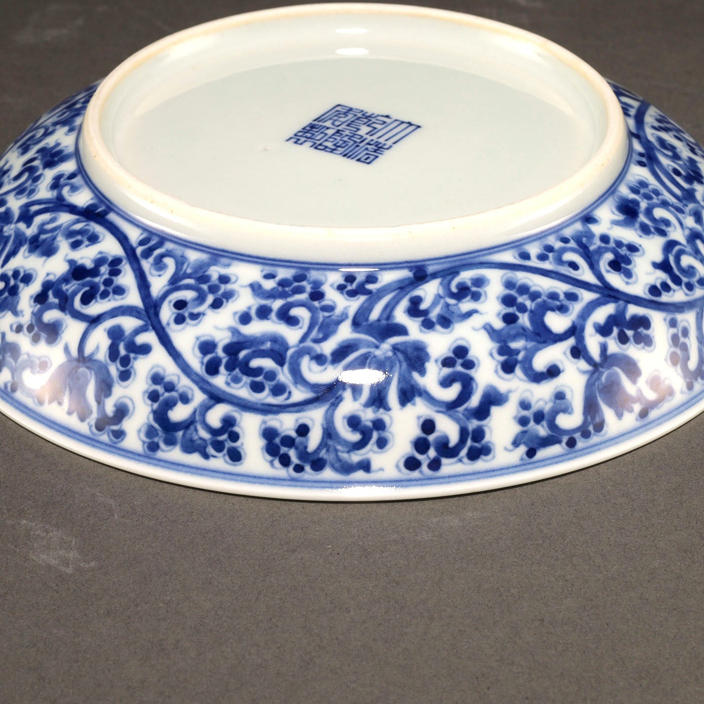 Blue and White Dish with Lotus Scroll Design [Z0553]