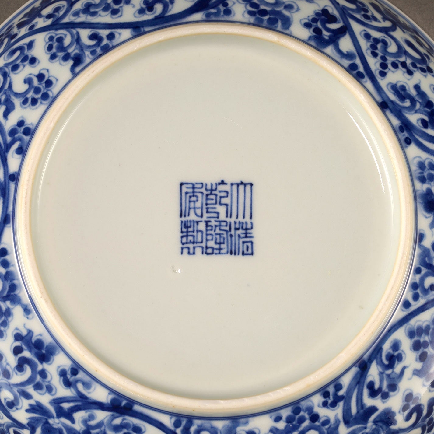 Blue and White Dish with Lotus Scroll Design [Z0553]