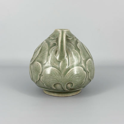 綠釉唐草剔花紋執壺
