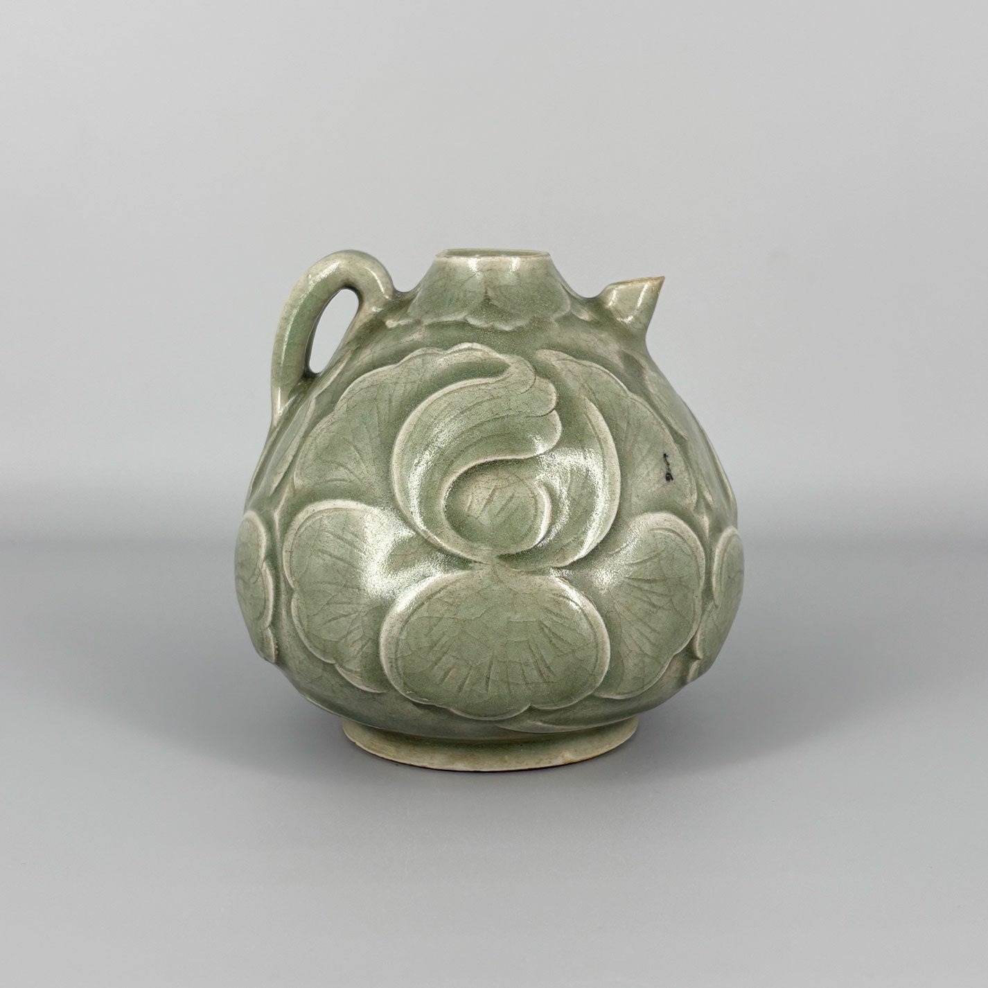 綠釉唐草剔花紋執壺